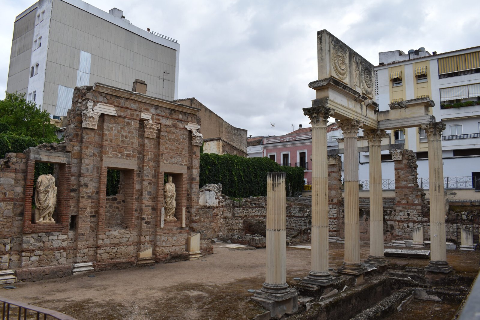 P&oacute;rtico del foro de M&eacute;rida, Spain.